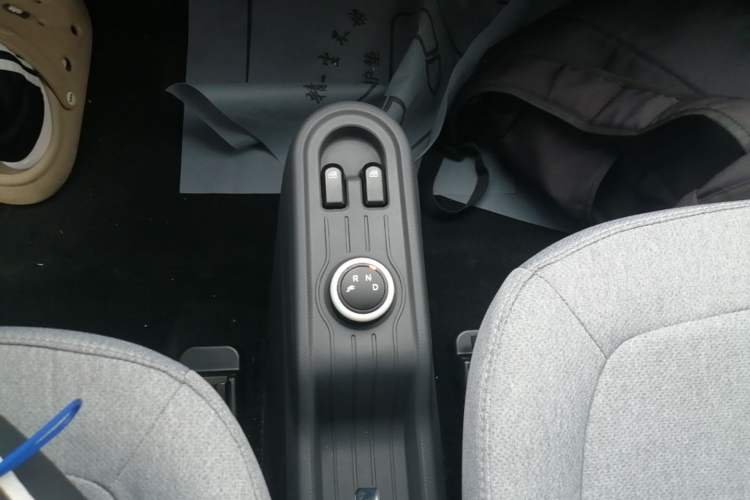 Used Wuling Hongguang MINIEV 2021 Macaron Fashion Model Lithium Iron Phosphate Gear Lever
