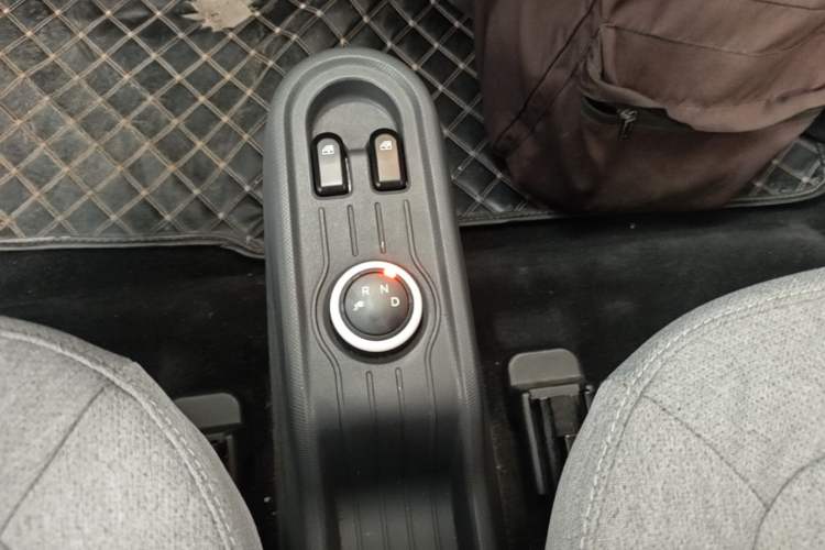 Used Wuling Hongguang MINIEV 2021 Macaron Premium Model – Lithium-NMC Gear Lever