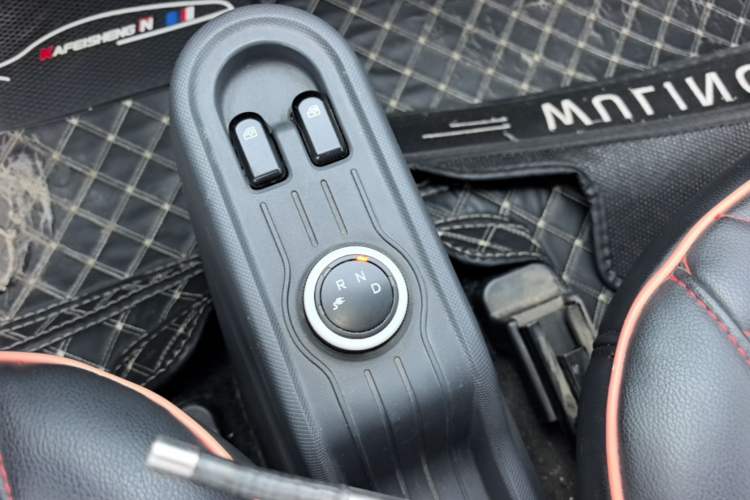 Used Wuling Hongguang MINIEV 2021 Macaron Fashion Model Lithium Iron Phosphate Gear Lever