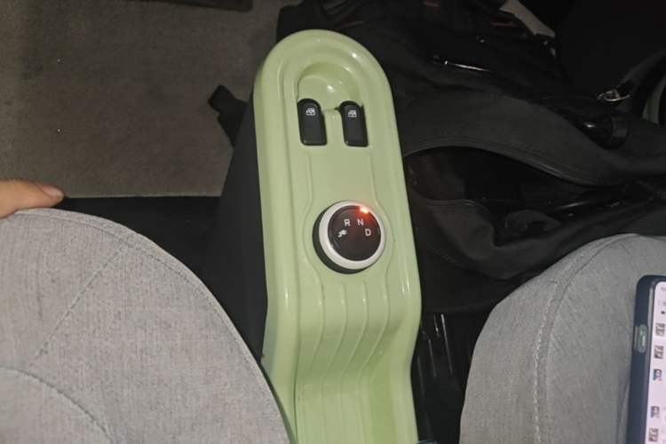 Used Wuling Hongguang MINIEV 2021 Macaron Premium Model – Lithium Iron Phosphate Gear Lever