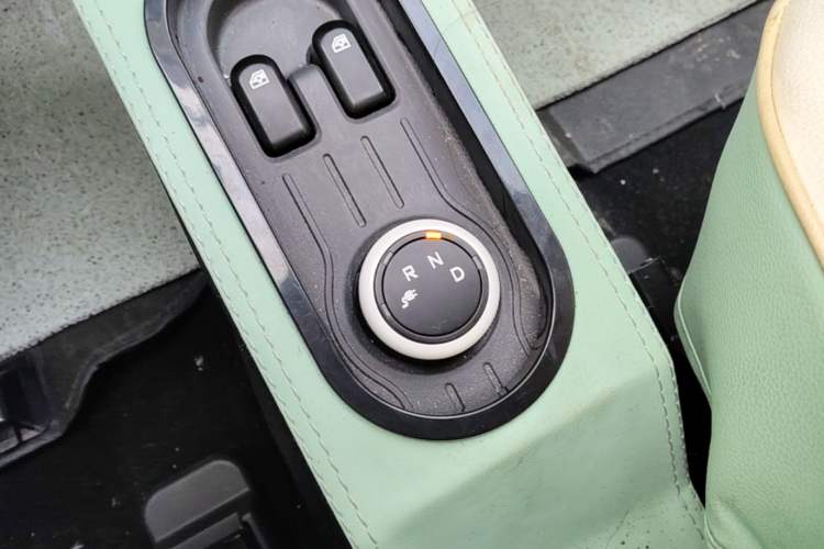 Used Wuling Hongguang MINIEV 2021 Macaron Fashion Model Lithium Iron Phosphate Gear Lever