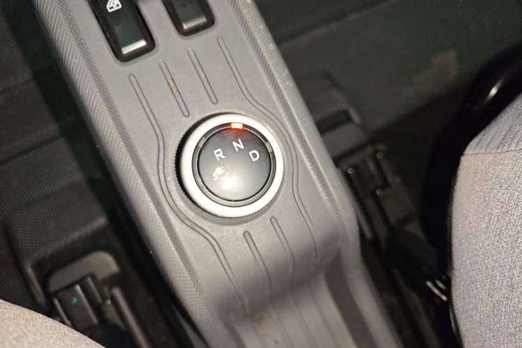 Used Wuling Hongguang MINIEV 2021 Macaron Fashion Model Lithium Iron Phosphate Gear Lever