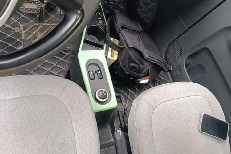Used Wuling Hongguang MINIEV 2021 Macaron Fashion Model Lithium Iron Phosphate Gear Lever