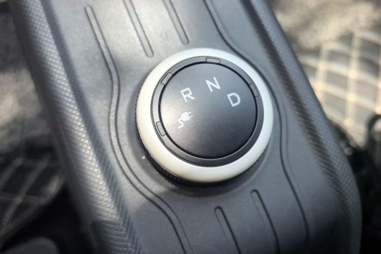 Used Wuling Hongguang MINIEV 2021 Macaron Premium Model – Lithium Iron Phosphate Gear Lever