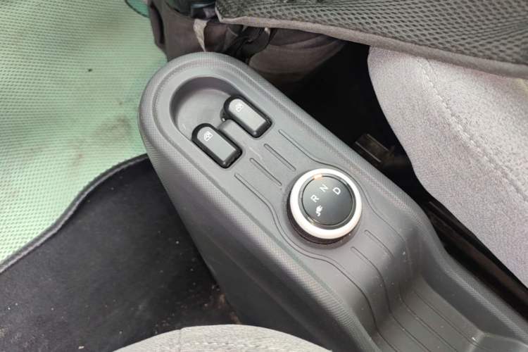 Used Wuling Hongguang MINIEV 2021 Macaron Fashion Model Lithium Iron Phosphate Gear Lever