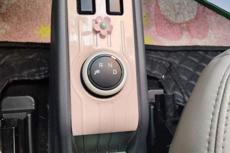 Used Wuling Hongguang MINIEV 2021 Macaron Premium Model – Lithium Iron Phosphate Gear Lever