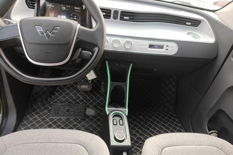 Used Wuling Hongguang MINIEV 2021 Macaron Premium Model – Lithium Iron Phosphate Gear Lever