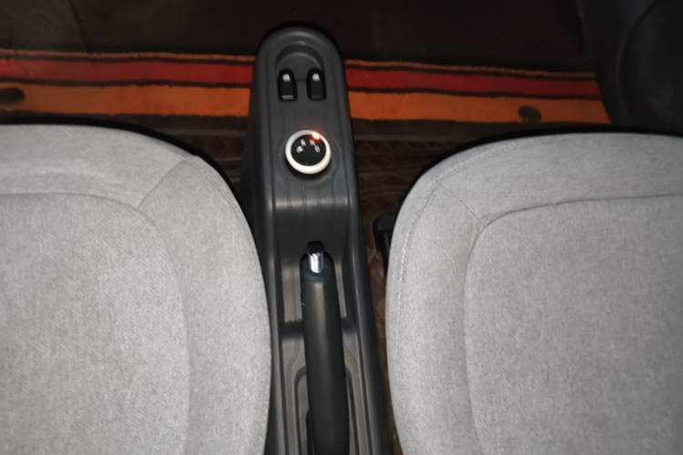 Used Wuling Hongguang MINIEV 2021 Macaron Fashion Model Lithium Iron Phosphate Gear Lever