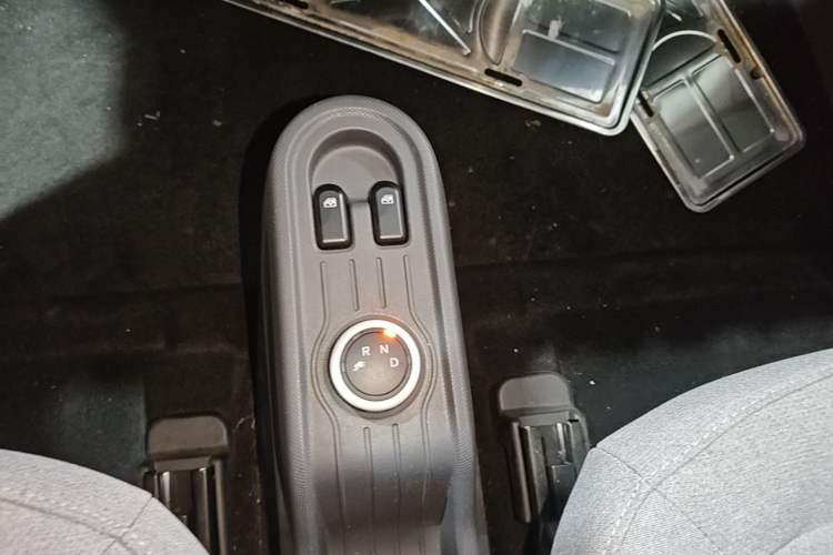 Used Wuling Hongguang MINIEV 2021 Macaron Premium Model – Lithium Iron Phosphate Gear Lever