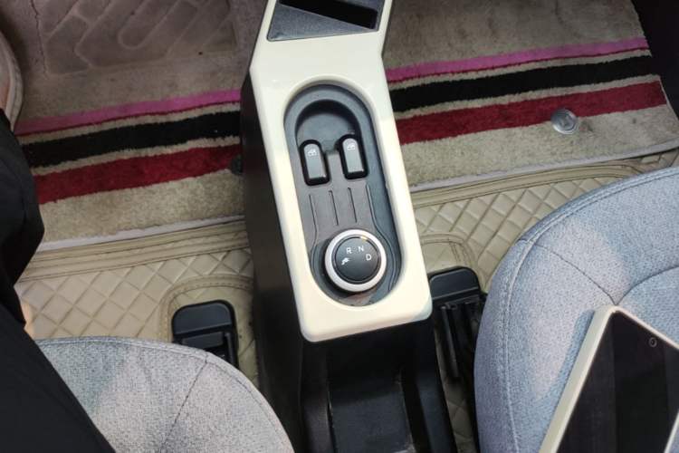 Used Wuling Hongguang MINIEV 2021 Macaron Premium Model – Lithium Iron Phosphate Gear Lever