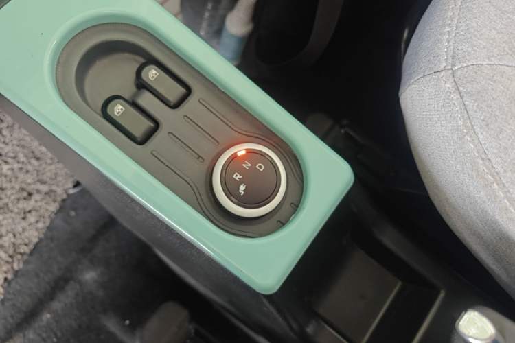 Used Wuling Hongguang MINIEV 2021 Macaron Premium Model – Lithium Iron Phosphate Gear Lever
