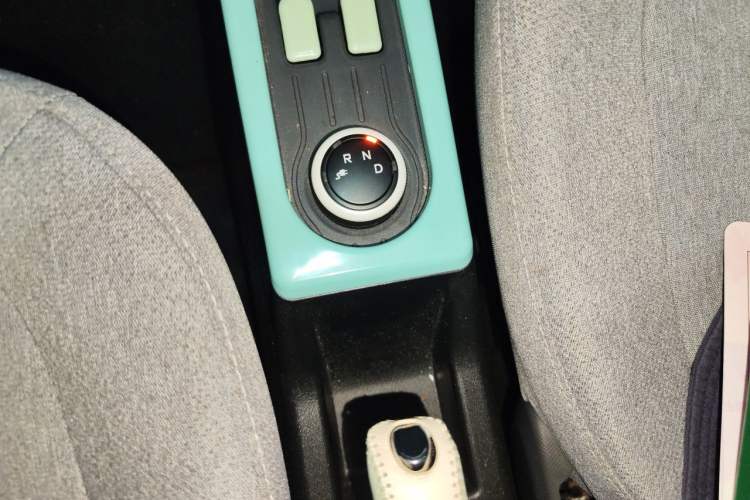 Used Wuling Hongguang MINIEV 2021 Macaron Premium Model – Lithium Iron Phosphate Gear Lever