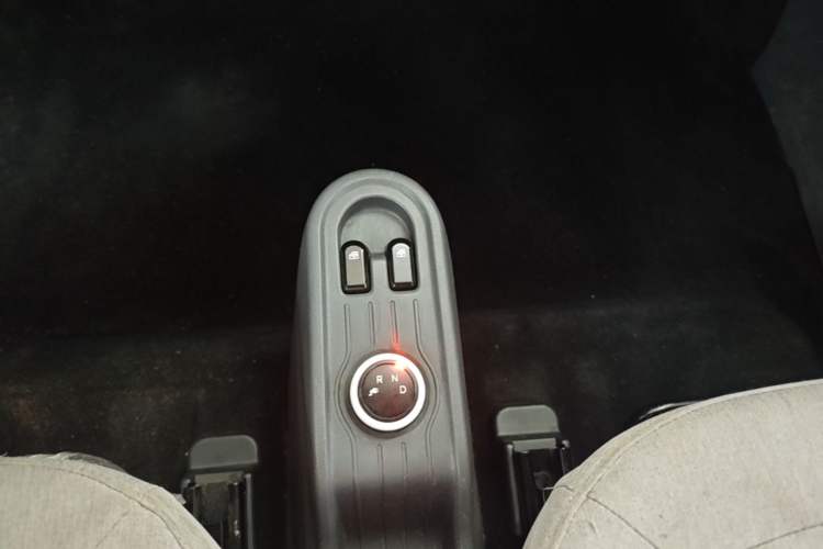 Used Wuling Hongguang MINIEV 2021 Macaron Premium Model – Lithium Iron Phosphate Gear Lever