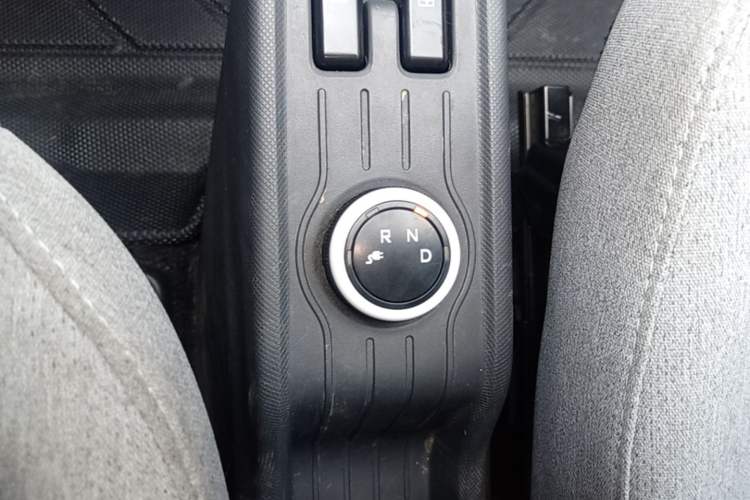 Used Wuling Hongguang MINIEV 2021 Macaron Fashion Model Lithium Iron Phosphate Gear Lever