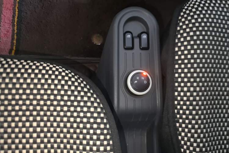Used Wuling Hongguang MINIEV 2021 Macaron Premium Model – Lithium-NMC Gear Lever