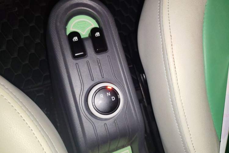 Used Wuling Hongguang MINIEV 2021 Macaron Fashion Model Lithium Iron Phosphate Gear Lever