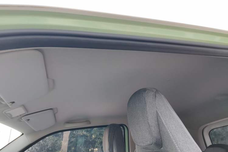 Used Wuling Hongguang MINIEV 2021 Macaron Premium Model – Lithium Iron Phosphate Headliner