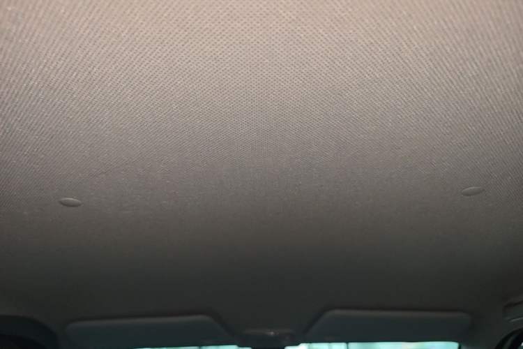 Used Wuling Hongguang MINIEV 2021 Macaron Sandwich Model 120 km Lithium Iron Phosphate Headliner