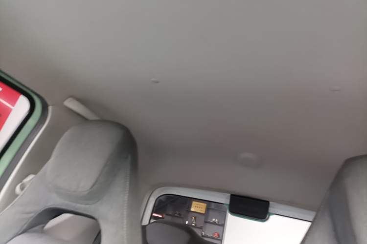 Used Wuling Hongguang MINIEV 2021 Macaron Sandwich Model 120 km Lithium Iron Phosphate Headliner