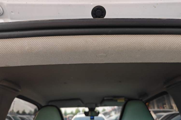 Used Wuling Hongguang MINIEV 2021 Macaron Sandwich Model 170 km Lithium Iron Phosphate Headliner