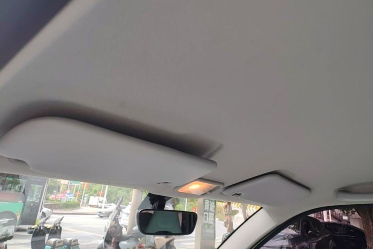 Used Wuling Hongguang MINIEV 2021 Macaron Sandwich Model 120 km Lithium Iron Phosphate Headliner