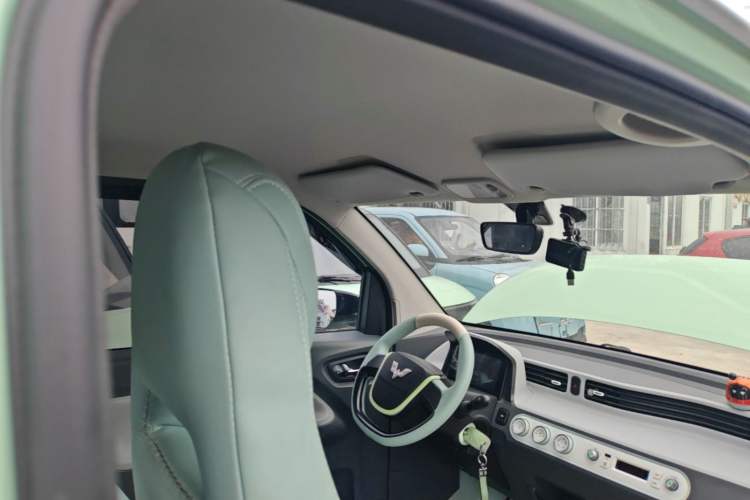 Used Wuling Hongguang MINIEV 2021 Macaron Premium Model – Lithium Iron Phosphate Headliner