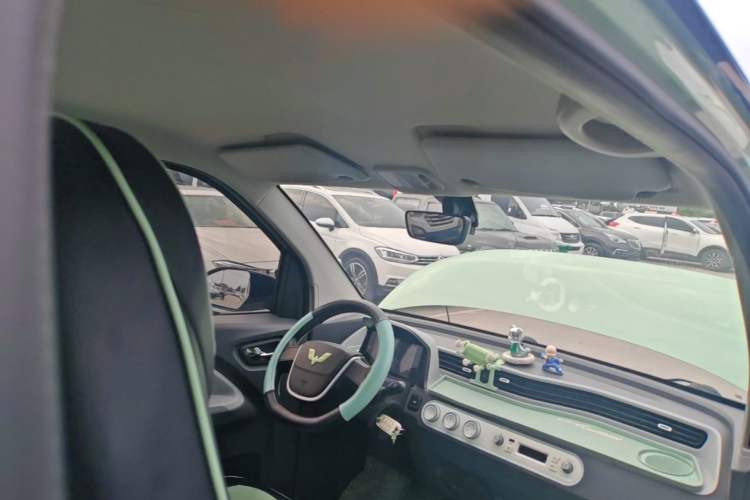 Used Wuling Hongguang MINIEV 2021 Macaron Premium Model – Lithium Iron Phosphate Headliner
