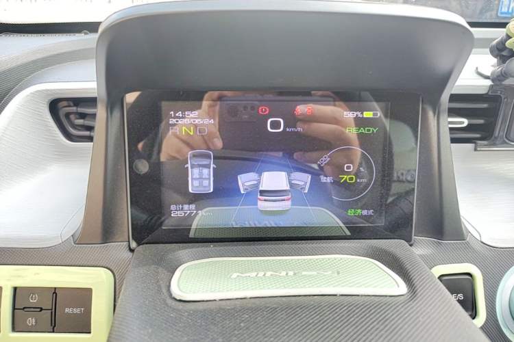 Used Wuling Hongguang MINIEV 2021 Macaron Fashion Model Lithium Iron Phosphate Instrument Cluster