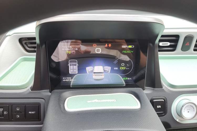 Used Wuling Hongguang MINIEV 2021 Macaron Fashion Model Lithium Iron Phosphate Instrument Cluster