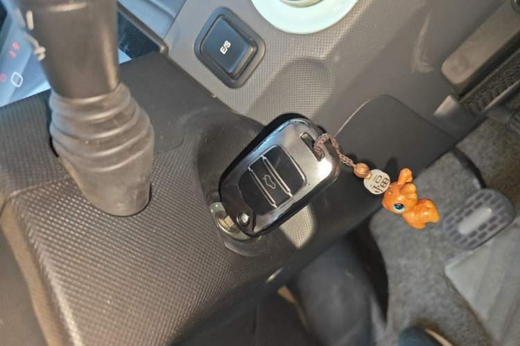 Used Wuling Hongguang MINIEV 2021 Macaron Fashion Model Lithium Iron Phosphate Interior 1