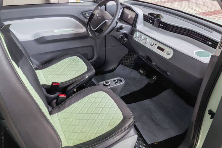 Used Wuling Hongguang MINIEV 2021 Macaron Sandwich Model 170 km Lithium Iron Phosphate Interior 1