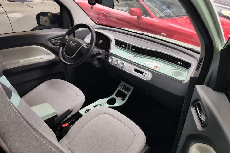 Used Wuling Hongguang MINIEV 2021 Macaron Premium Model – Lithium Iron Phosphate Interior 1