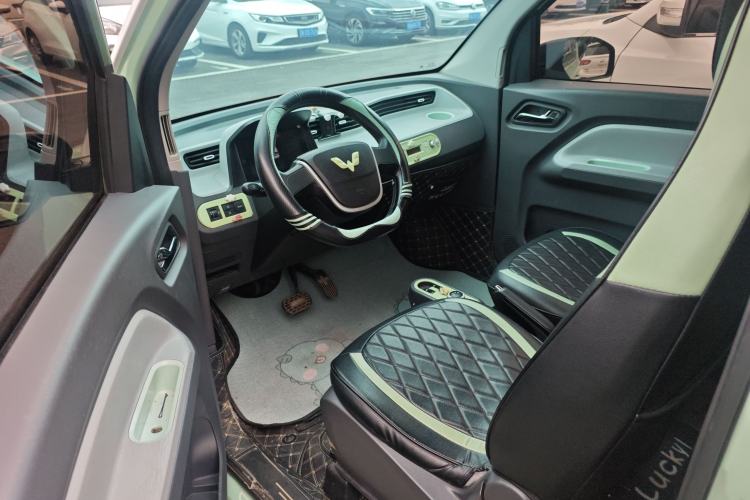 Used Wuling Hongguang MINIEV 2021 Macaron Fashion Model Lithium Iron Phosphate Interior 1