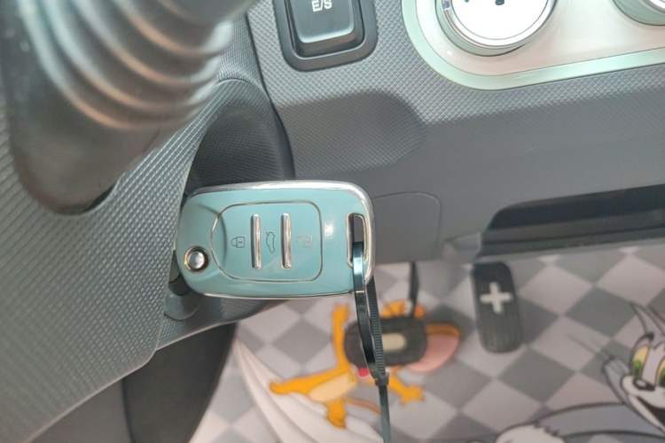 Used Wuling Hongguang MINIEV 2021 Macaron Fashion Model Lithium Iron Phosphate Interior 1