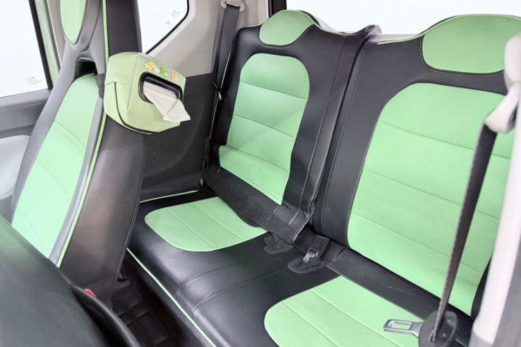 Used Wuling Hongguang MINIEV 2021 Macaron Premium Model – Lithium Iron Phosphate Interior 1