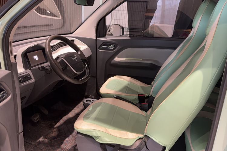 Used Wuling Hongguang MINIEV 2021 Macaron Fashion Model Lithium Iron Phosphate Interior 1
