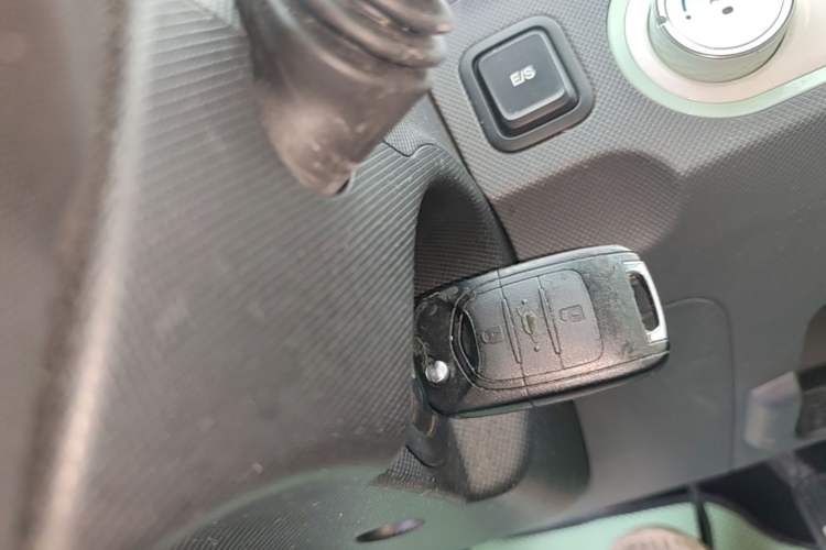 Used Wuling Hongguang MINIEV 2021 Macaron Fashion Model Lithium Iron Phosphate Interior 1