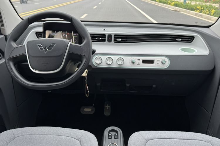 Used Wuling Hongguang MINIEV 2021 Macaron Premium Model – Lithium Iron Phosphate Interior 2