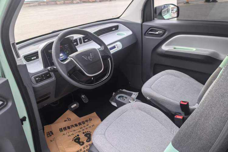 Used Wuling Hongguang MINIEV 2021 Macaron Premium Model – Lithium Iron Phosphate Interior 2