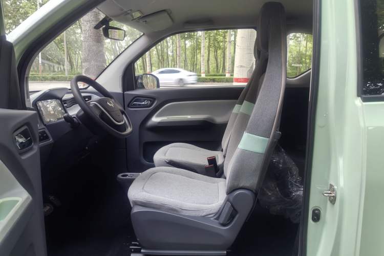 Used Wuling Hongguang MINIEV 2021 Macaron Premium Model – Lithium Iron Phosphate Interior 2