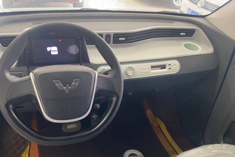 Used Wuling Hongguang MINIEV 2021 Macaron Fashion Model Lithium Iron Phosphate Interior 2