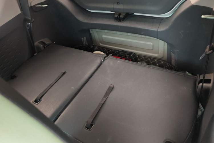 Used Wuling Hongguang MINIEV 2021 Macaron Fashion Model Lithium Iron Phosphate Interior 2