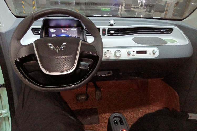 Used Wuling Hongguang MINIEV 2021 Macaron Premium Model – Lithium Iron Phosphate Interior 2