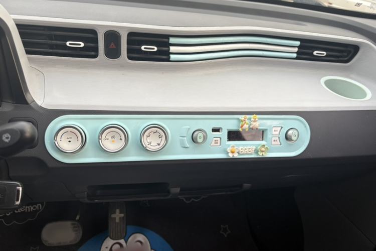 Used Wuling Hongguang MINIEV 2021 Macaron Sandwich Model 170 km Lithium Iron Phosphate Interior 2
