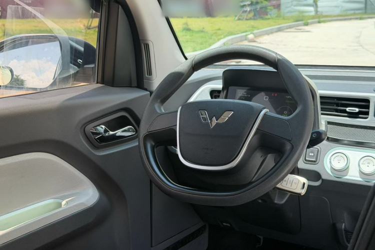 Used Wuling Hongguang MINIEV 2021 Macaron Premium Model – Lithium Iron Phosphate Interior 2