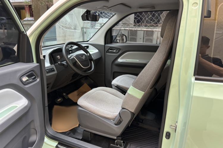 Used Wuling Hongguang MINIEV 2021 Macaron Premium Model – Lithium Iron Phosphate Interior 2