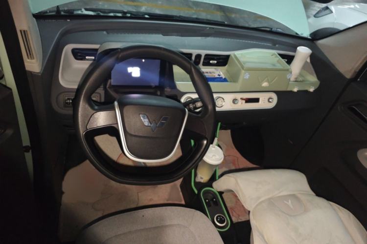 Used Wuling Hongguang MINIEV 2021 Macaron Fashion Model Lithium Iron Phosphate Interior 2