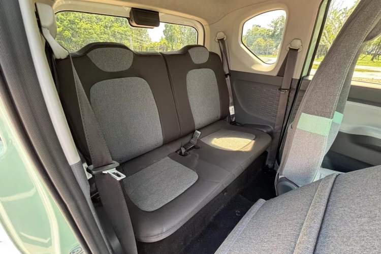Used Wuling Hongguang MINIEV 2021 Macaron Premium Model – Lithium Iron Phosphate Interior 2
