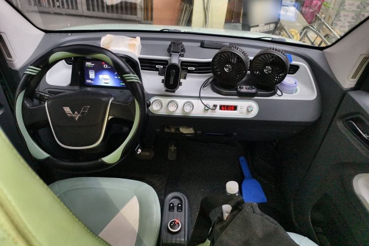 Used Wuling Hongguang MINIEV 2021 Macaron Premium Model – Lithium Iron Phosphate Interior 2