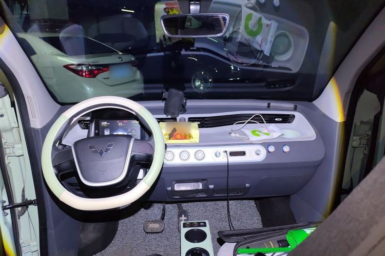 Used Wuling Hongguang MINIEV 2021 Macaron Fashion Edition Lithium-Ion Battery Interior 2
